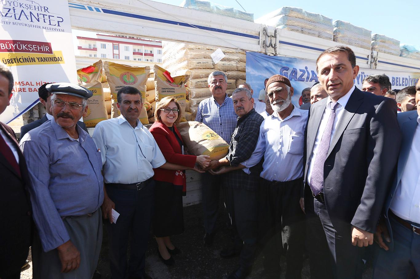 Çiftçilere buğday ve arpa tohum desteği Çiftçilere buğday ve arpa tohum desteği